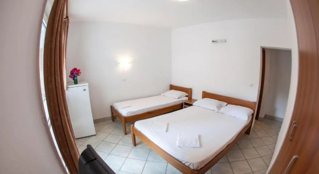 Трёхместная студия с балконом Guest House Violet