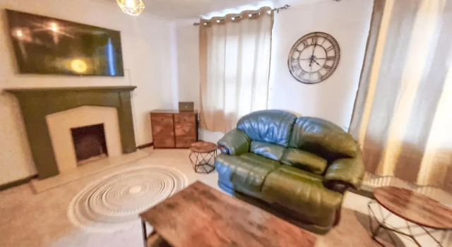 City House in Nice Area - Smart Tv's, 900mb Wifi, Забронировать Отель Отели Бакингемшир с парковкой, Парковка