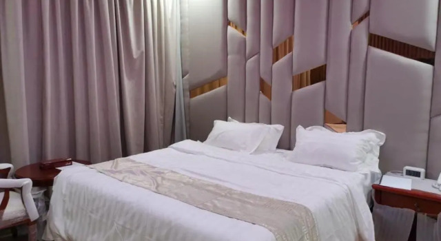 Fakher Yanbu 3 Furnished Units, Забронировать Отель Янбу Эль-Мадина, рядом с Al Majd Club