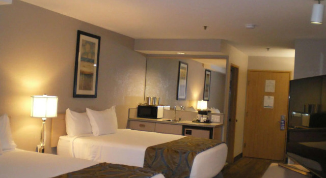 Четырёхместный номер Standard Shilo Inn Suites Hotel - Nampa Suites