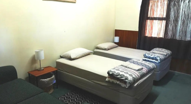 Кровать в общем номере Mountain Jade Backpackers
