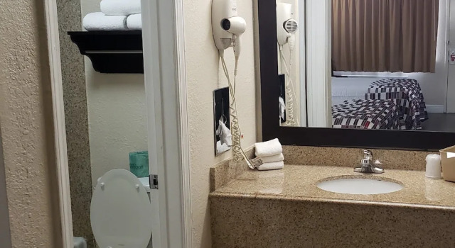 Четырёхместный номер Deluxe Red Roof Inn Kenner – New Orleans Airport NE