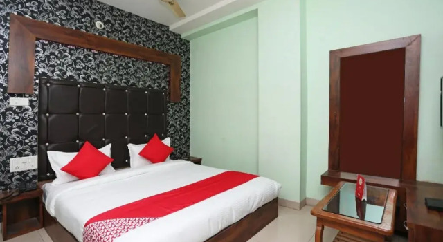 Hotel Sunrise by OYO Rooms, Забронировать Отель Отели штата Махараштры 3 звезды, 3*