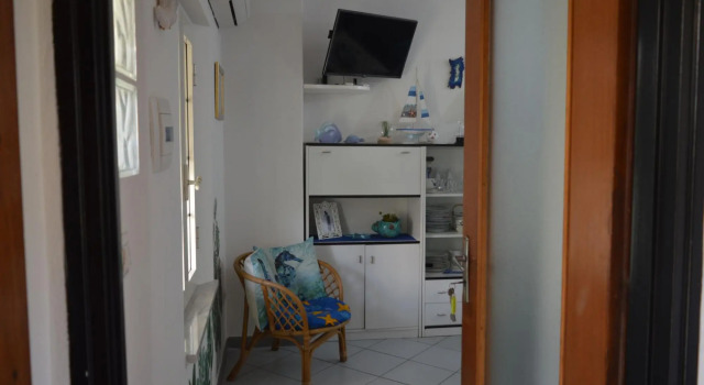 Holiday apartment in a small condominium 300 meters from the sea shore with sea view from the bedroo-Appartamento dei Gabbiani, 예약 아파트 Cuglieri Sardinia South