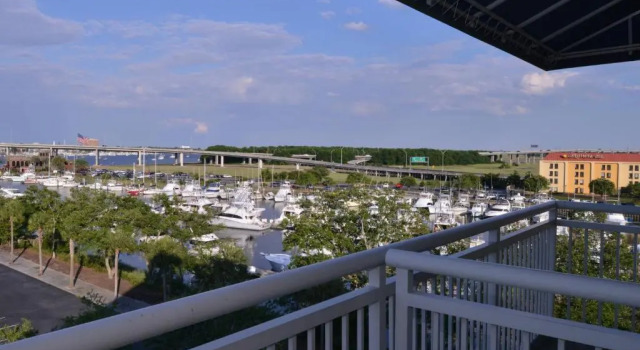 Двухместный номер Standard с видом на воду SpringHill Suites Charleston Riverview