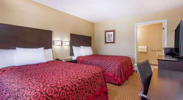 Четырёхместный номер Standard Days Inn by Wyndham Simpsonville