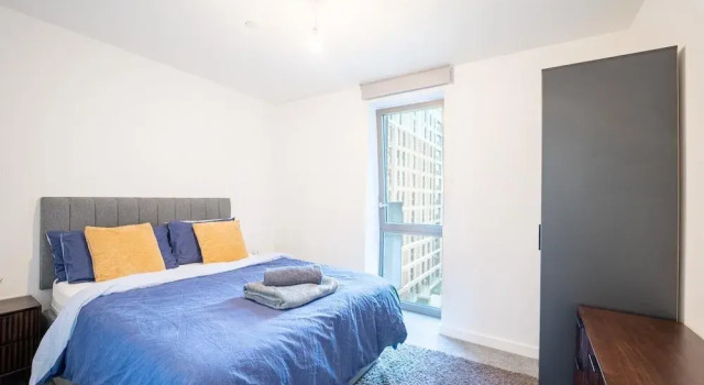 4 Guests - Close Airport - 25min Central London