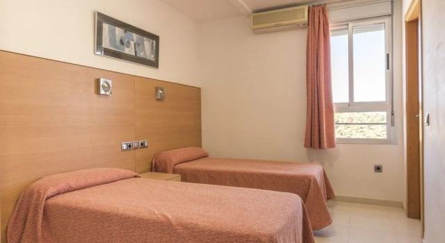 Albergue Inturjoven Constantina, Забронировать Хостел Константина Sierra Norte de Sevilla, рядом с Замок Константина