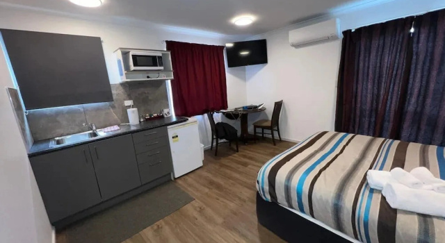 Студия Deluxe Academy Lodge Motel