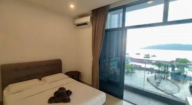 Люкс с балконом и с видом на море The Shore Kota Kinabalu