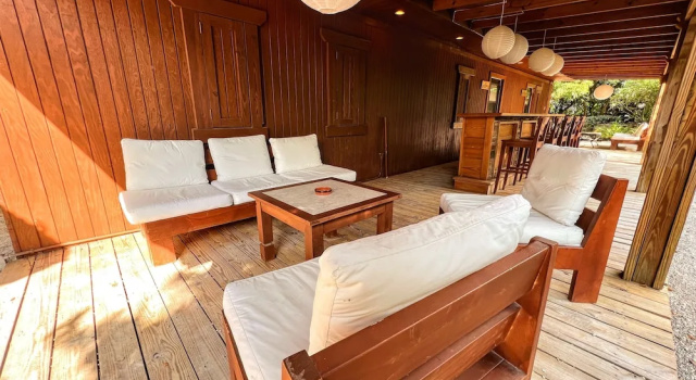 Номер Luxury Tiny House in Authentic Japanese Koi Garden in Florida