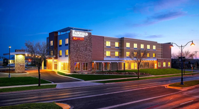 Кровать в общем номере Fairfield Inn & Suites by Marriott Madison Verona