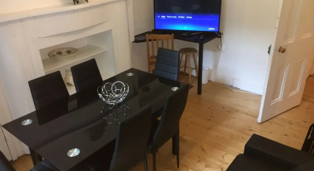 Glasgow West End Apartment