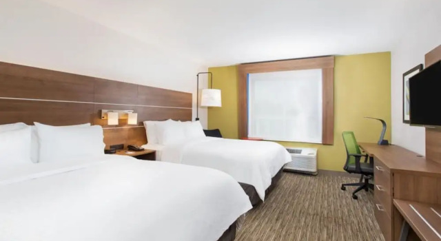 Четырёхместный номер Standard Holiday Inn Express & Suites La Grange by IHG