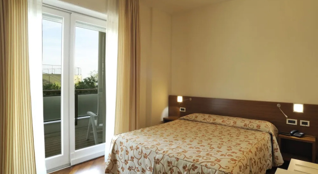 Семейный номер Standard с балконом и с видом на море Hotel Le Roi