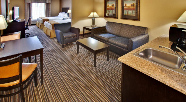 Четырёхместный люкс Holiday Inn Express Hotel & Suites Council Bluffs - Convention Center Area by IHG