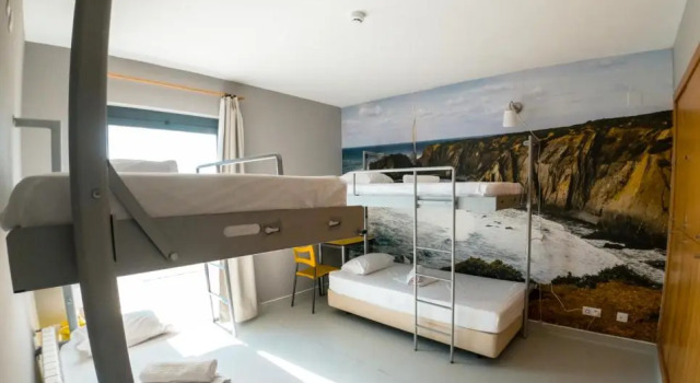 Кровать в общем номере HI Arrifana Destination Hostel