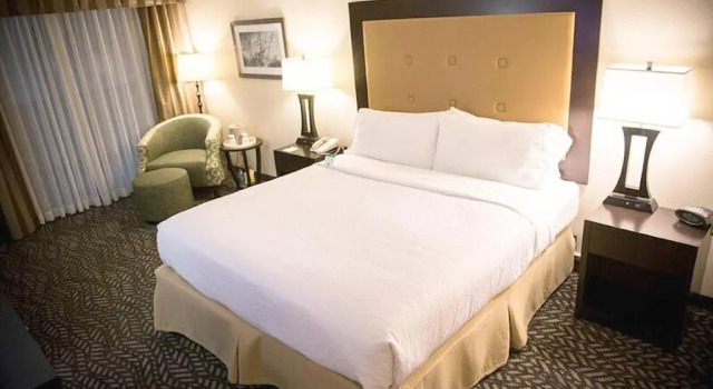 Четырёхместный номер Standard Wyndham Grand Executive Center Little Rock Airport