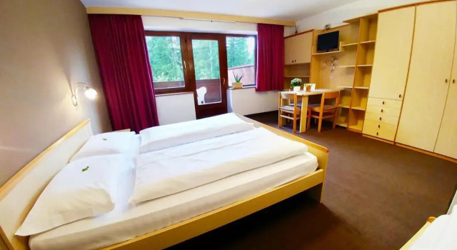 Camping Sass Dlacia, Забронировать Кемпинг Отели Сан-Кассиано с парковкой, Парковка