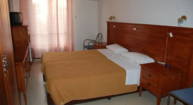 Трёхместный номер Standard с балконом Galini Hotel