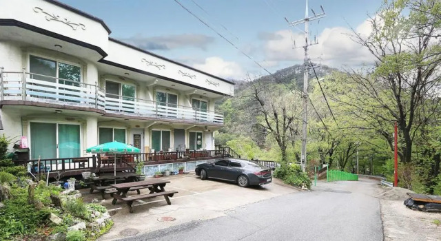 Osaek Jangjang Pension, Rezerwuj Hotel Hotele w Yangyang z parkingiem, Parking