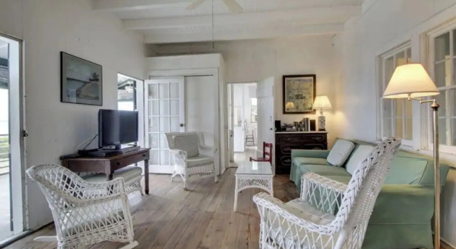 1111 Middle Street by Avantstay Charming Historic Cottage Featured in "dear John" Movie Beach Access