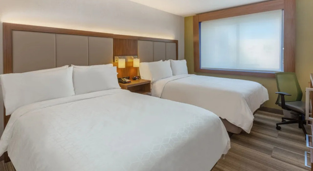 Четырёхместный номер Standard Holiday Inn Express Laguardia Airport