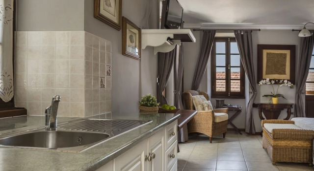 Люкс с балконом Faros Suites