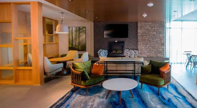 Люкс Fairfield Inn & Suites By Marriott Alexandria