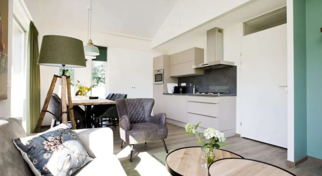 Attractive Bungalow with Covered Terrace near Veluwe, Rezerwuj Hotel Hotele w Veluwe z parkingiem, Parking