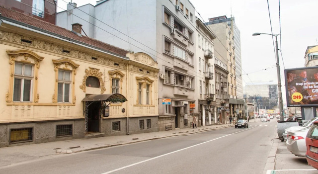 Basco Slavija Square Apartment, Забронировать Апартаменты/квартира Отели Белграда с парковкой, рядом с Храм Святого Саввы, Парковка