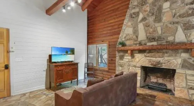 Wimberley Log Cabins Resort and Suites - Unit 2, Забронировать Курортный отель Уимберли Texas Hill Country