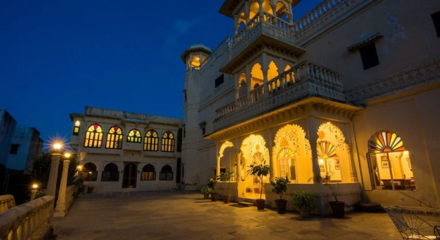 Hotel Jhalamand Garh, Забронировать Отель Отели штата Раджастхана с парковкой, Парковка