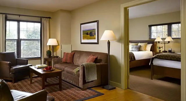 Четырёхместный люкс Green Mountain Suites Hotel