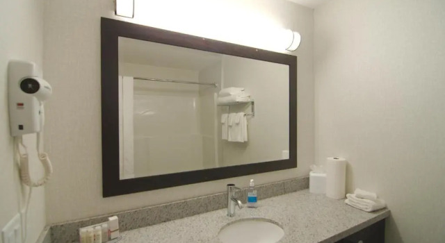 Четырёхместный люкс Paradise Inn and Suites Redwater