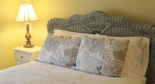 King Hill Inn & Kitchen, Buchen Sie Hotel New London Mount Sunapee Resort