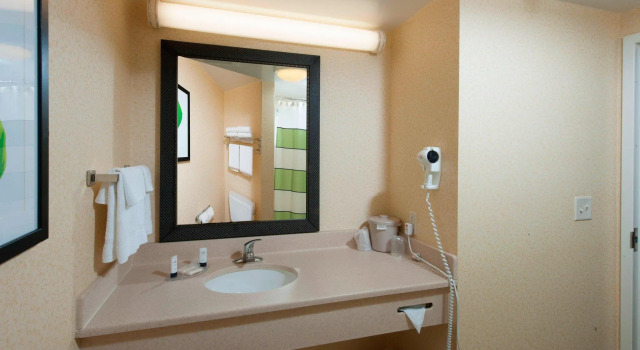 Четырёхместный номер Standard Fairfield Inn & Suites by Marriott Brunswick Freeport