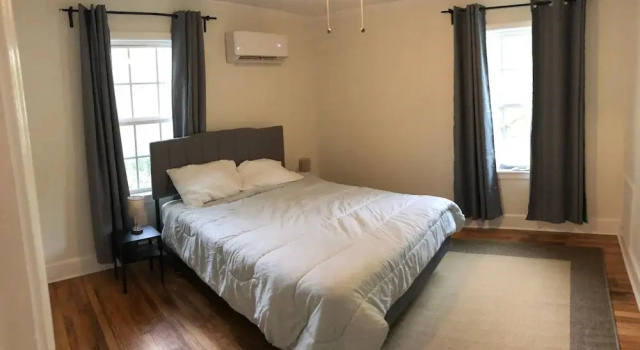Renovated Cottage Minutes From Downtown, Забронировать Дом для отпуска Дарем Raleigh-Durham Metropolitan Area, рядом с Shepard House