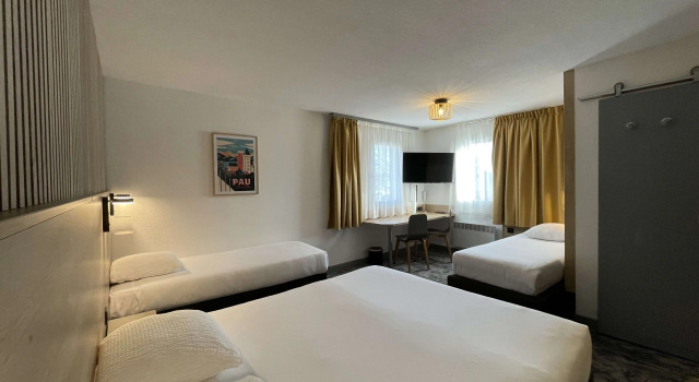 Четырёхместный номер Standard Ostal Pau Universite - Sure Hotel Collection by Best Western