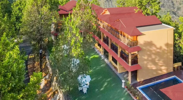 Summit Jungle Lodge