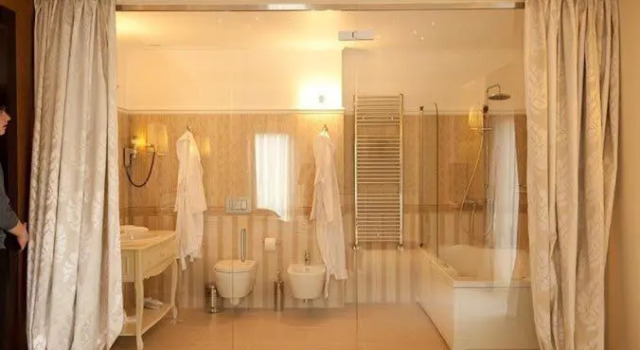 Hotel Helen, Varaa Hotelli Hotellit Carpathians - Romania uima-altaalla, Uima-allas