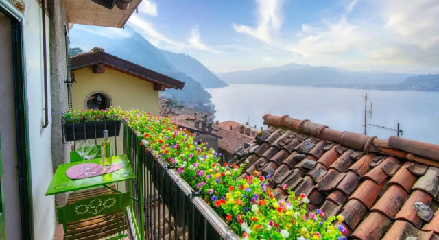 ALTIDO Amazing Green House with Balcony & Lake View, Prenota Hotel Blevio Como