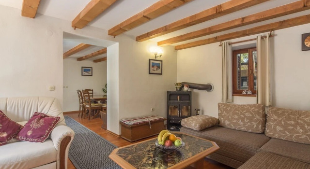 Stone Holiday House With a Spacious Yard and Private Pool, Varaa Hotelli Selina Istria
