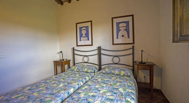 Vacation in Tuscany with swimming pool and tennis court