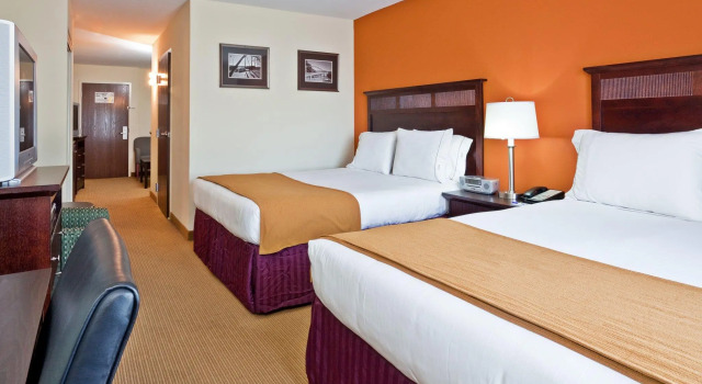 Четырёхместный люкс Holiday Inn Express & Suites Chattanooga-Hixson by IHG
