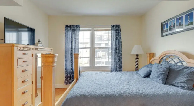 < 1/2 Mi to Boardwalk: Roomy Wildwood Retreat!, Buchen Sie Ferienhaus Villen in Wildwoods Beach, Villa