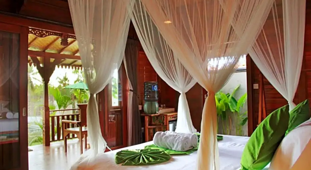 Romantic deluxe 0ne-bedroom wooden villa 3, Rezervovat Vila Chaty v Bali, Chalupa