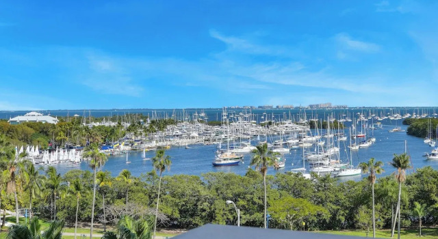 Двухместный номер Comfort с балконом и с видом на океан Modern Bay View with Free Parking