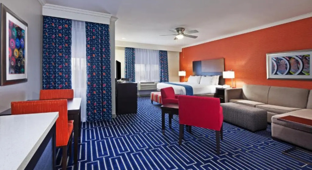 Люкс Holiday Inn Express & Suites Houston East by IHG
