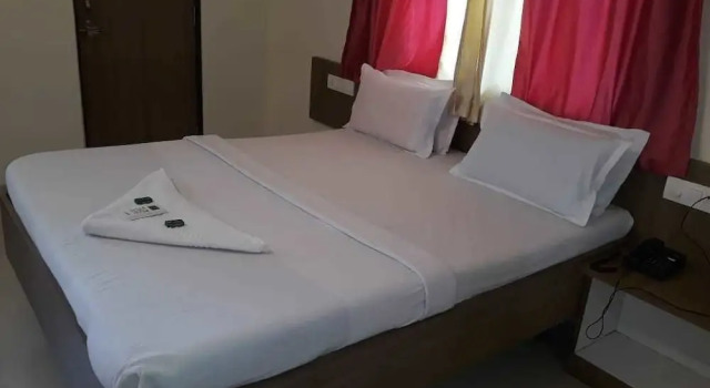 Hotel Shree Sai Sangam Delux, Забронировать Отель Отели штата Махараштры 3 звезды, 3*